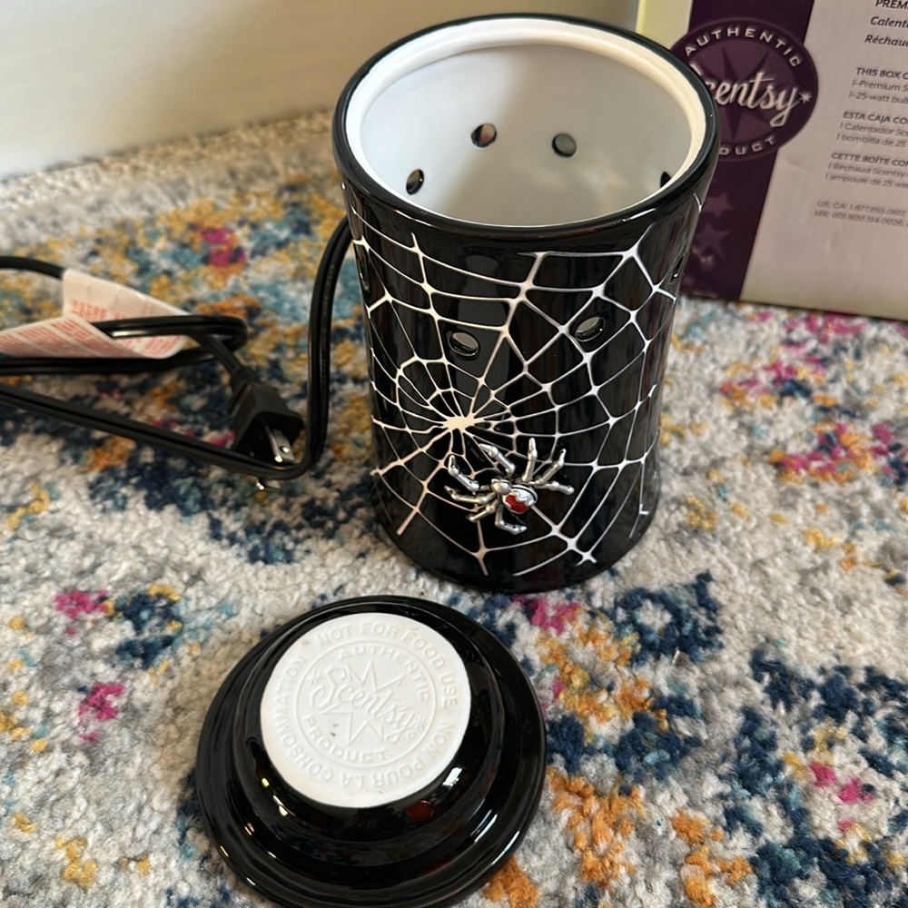 Scentsy Creepy Crawly warmer - Picture 3 of 3